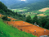 Überaus idyllisch gelegen: der Tennisplatz in Nordrach. / Urheber: Gemeinde Nordrach, © Gemeinde Nordrach